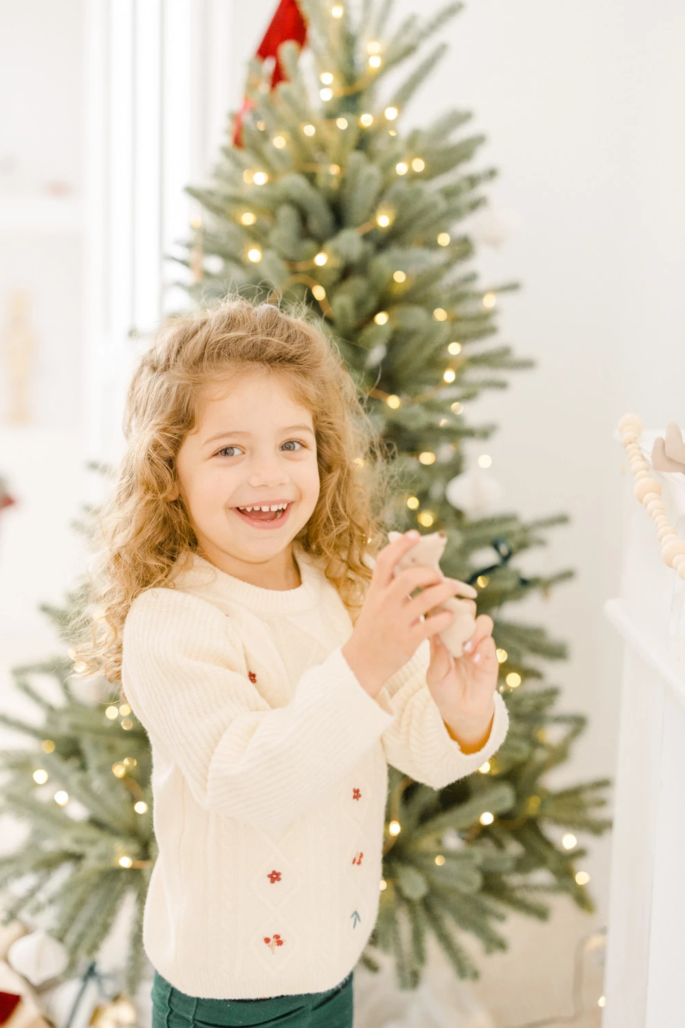 bonheur événement enfant sourire beige